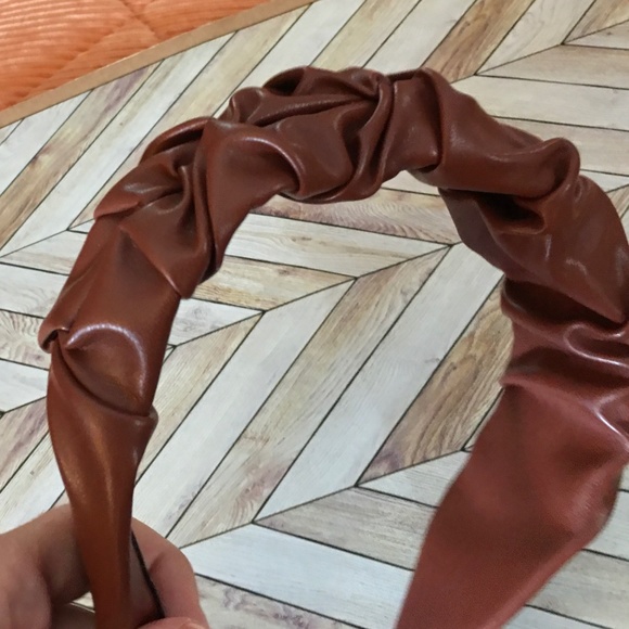Sincerly Jules Brown Styling Faux Leather Scrunched Headband with Knotted Design - Picture 5 of 10